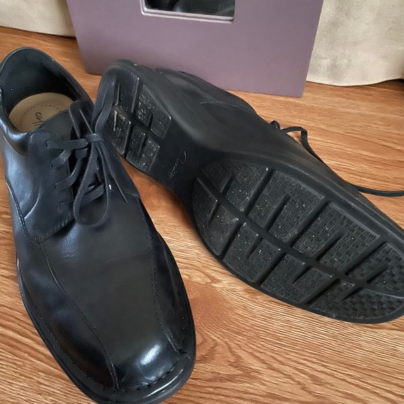 Pair of men’s Clark’s collection shoes - Picture 2 of 4